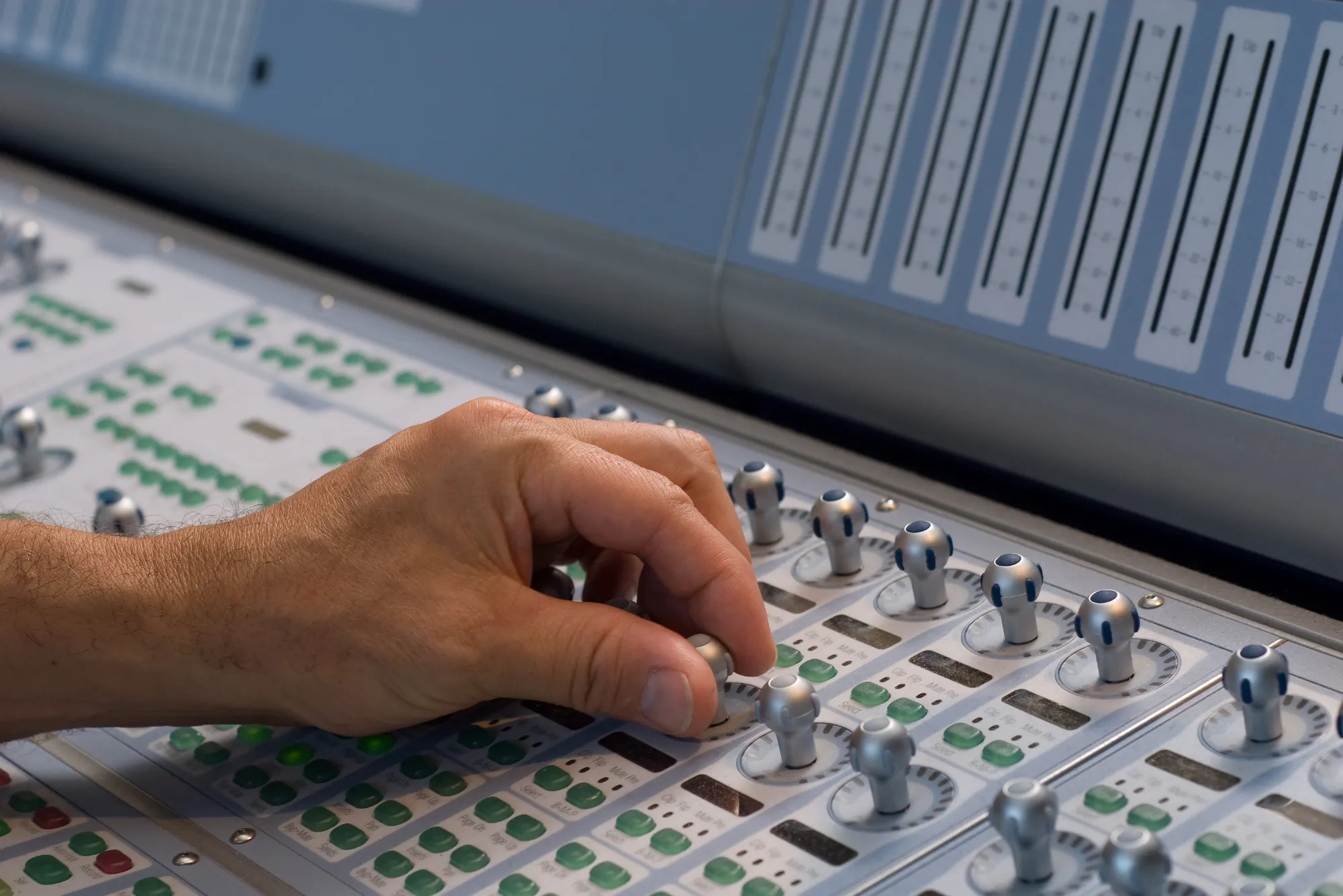 How to Learn Live Audio Mixing in Delhi